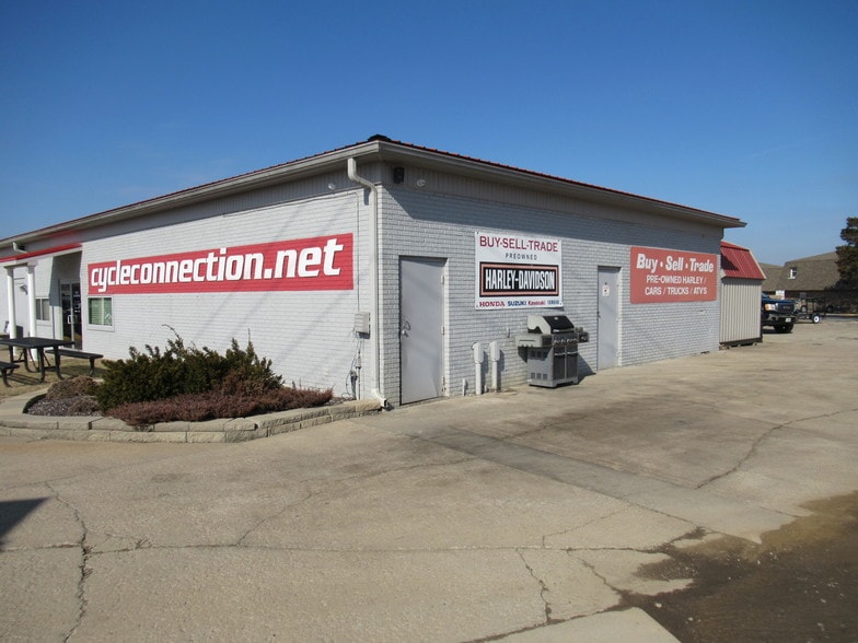 More Photos Of 6173 Bayer Cir, Carterville Auto Dealership For Sale