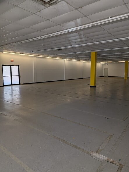 More Photos Of 340 Virginia Ave, Daleville Storefront For Lease