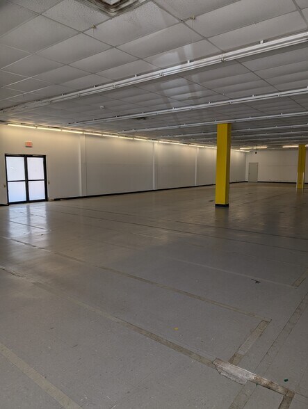 More Photos Of 340 Virginia Ave, Daleville Storefront For Lease