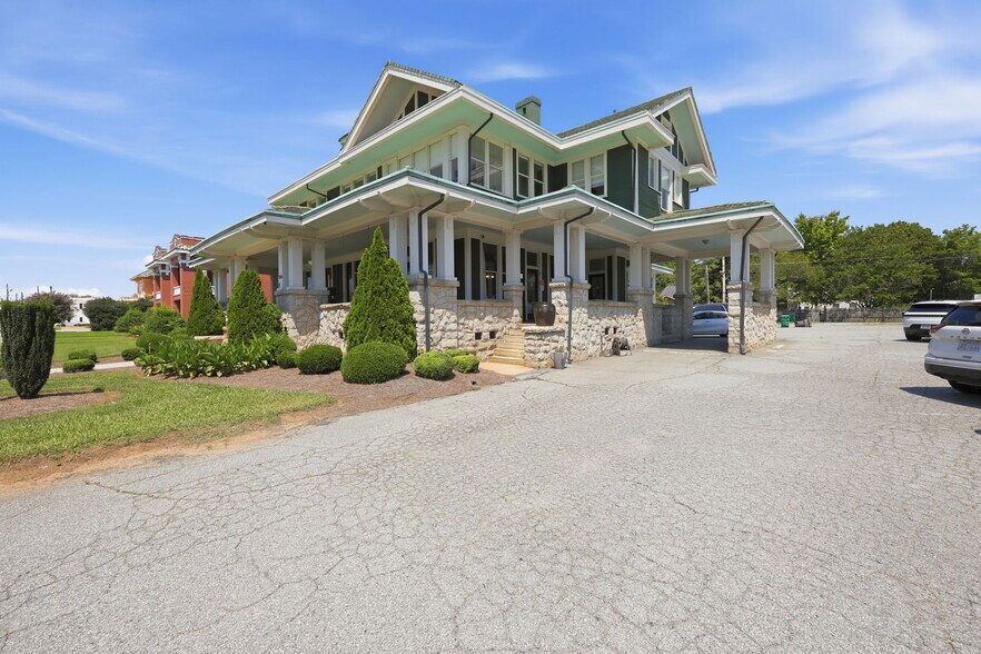 More Photos Of 1100 N Main St, High Point Office For Sale