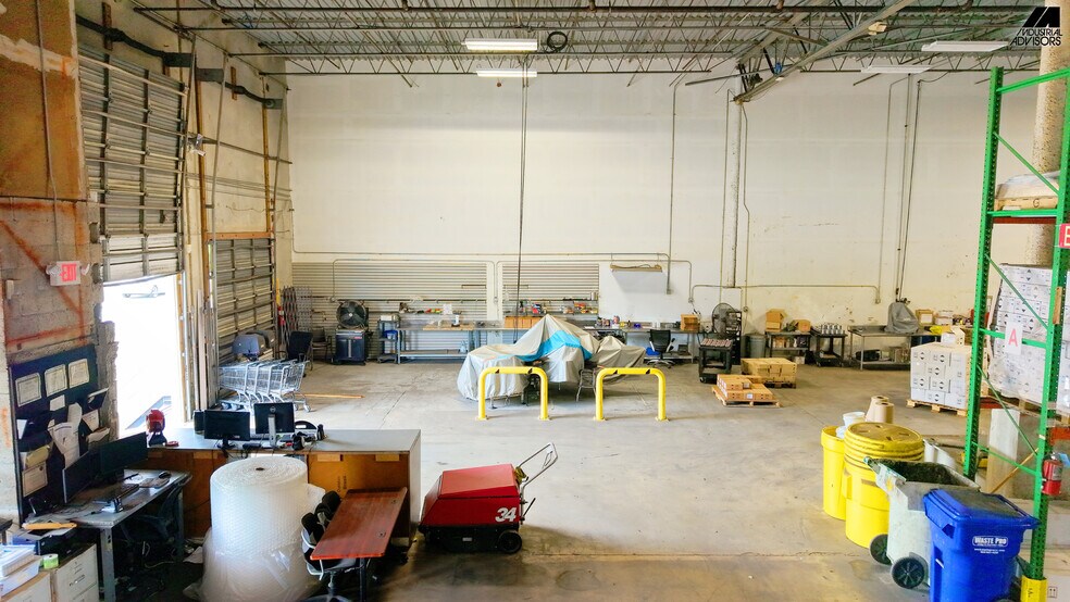 More Photos Of 1361-1363 NW 155th Dr, Miami Warehouse For Lease