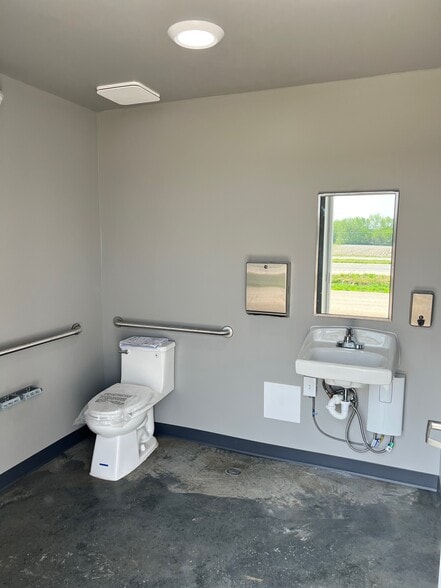 More Photos Of 660 NE US Highway 24, Topeka Industrial For Lease