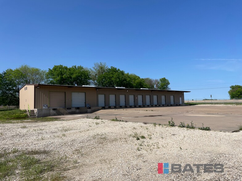 More Photos Of 800 NW McKinney St, Rice Showroom For Sale