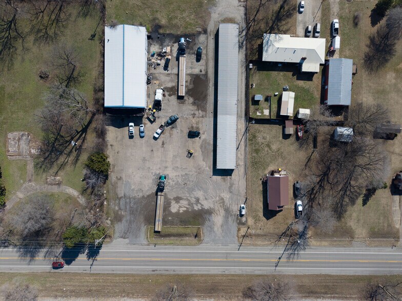 More Photos Of 739 S Walnut St, Steele Self Storage For Sale