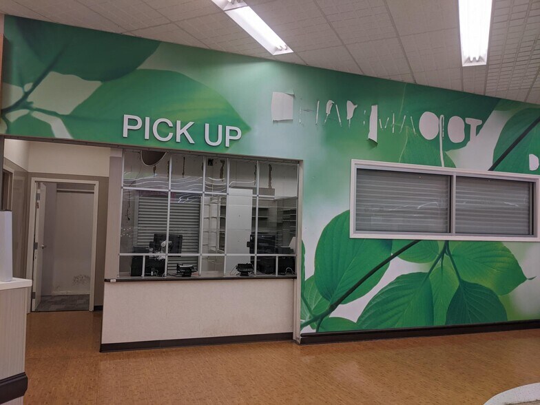 More Photos Of 10 W National Rd, Vandalia Drugstore For Lease