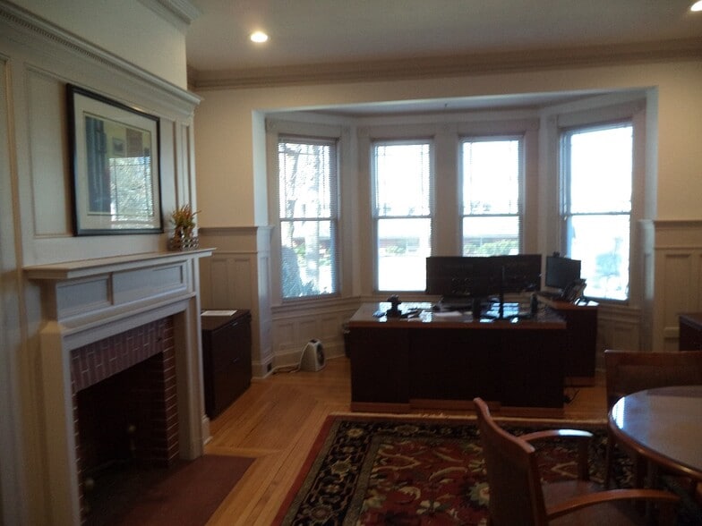 More Photos Of 1855 Elm St, Manchester Office For Lease