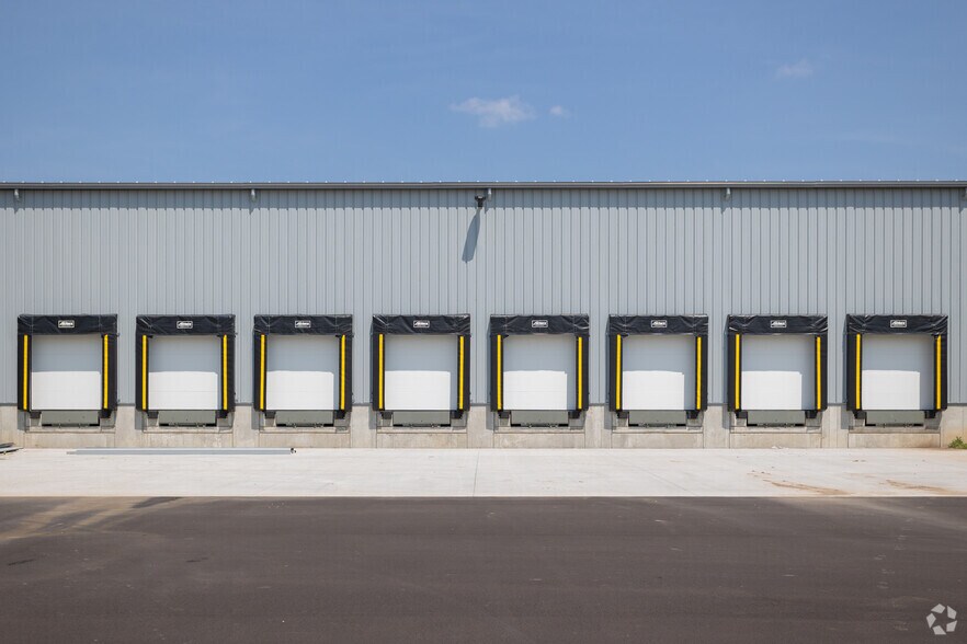 More Photos Of 5400 International Pkwy, Grand Rapids Distribution For Lease