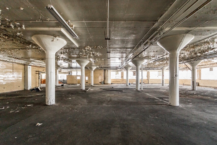 More Photos Of 2600 E Grand Blvd, Detroit Warehouse For Sale