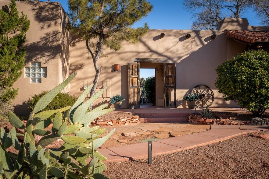 More Photos Of 10 Rojo Dr, Sedona Hotel For Sale