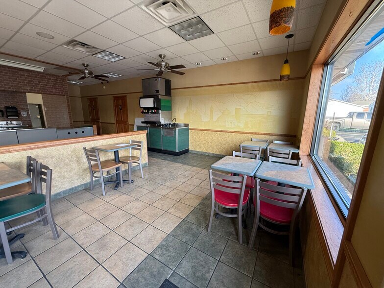 More Photos Of 304 S Obannon St, Raymond Fast Food For Lease