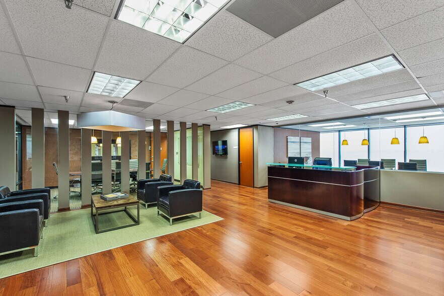 More Photos Of 11811 North Freeway, Houston Office For Lease