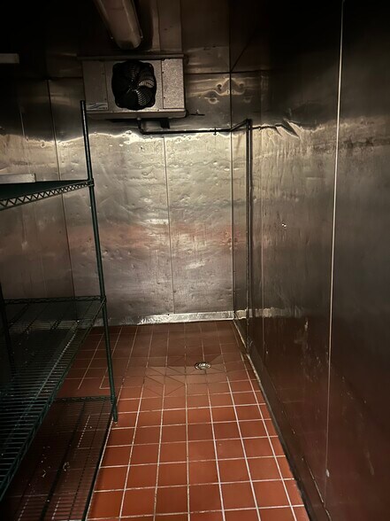 More Photos Of 2613 E Clairemont Ave, Eau Claire Restaurant For Lease