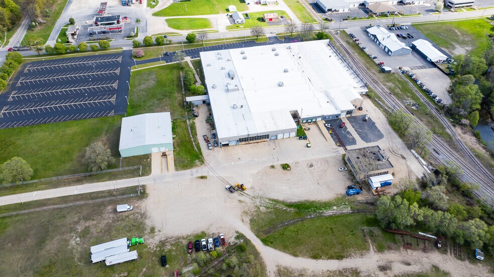 More Photos Of 711 W Pickard St, Mount Pleasant Manufacturing For Lease