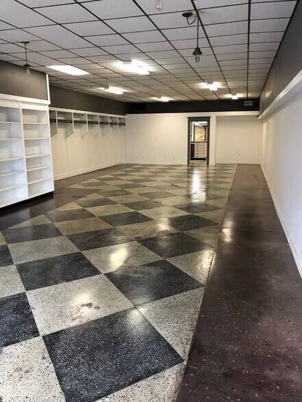 More Photos Of 109 W Monroe St, Herrin Storefront Retail Residential For Lease