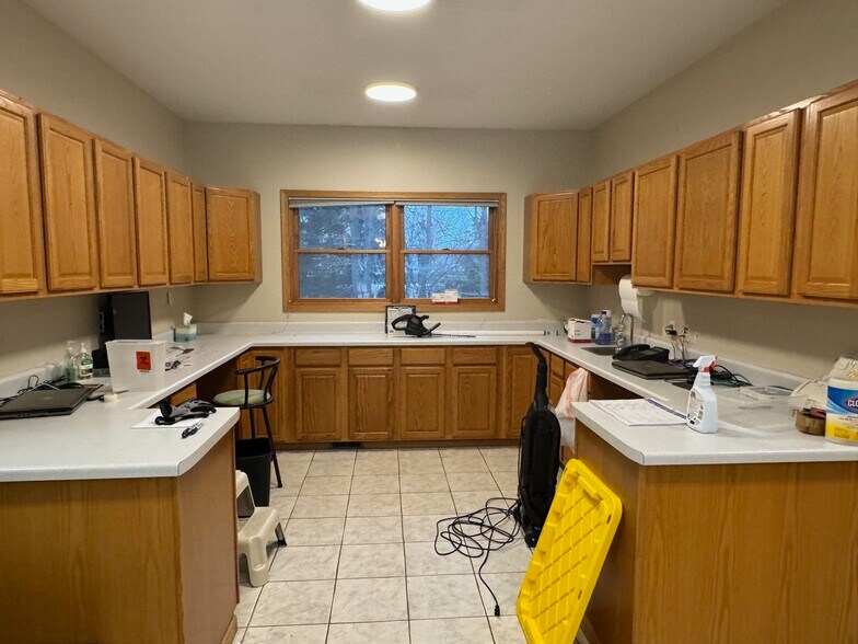 More Photos Of 3300 Commerce Dr, Dekalb Medical For Lease