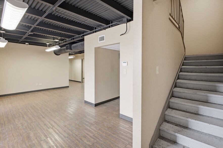 More Photos Of 2110 Mannix Dr, San Antonio Light Distribution For Lease