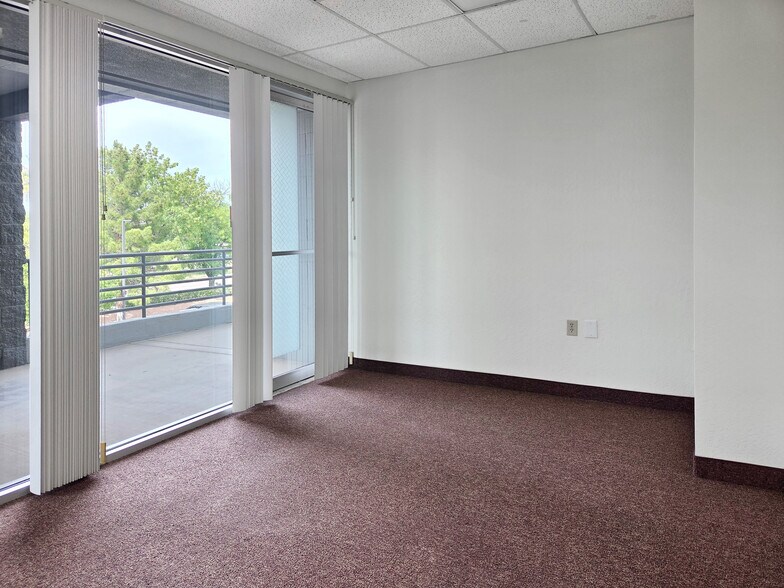 More Photos Of 1929 W Lone Cactus Dr, Phoenix Light Distribution For Lease