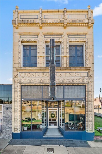 More Photos Of 339 Madison Ave, Memphis Storefront Retail Office For Lease