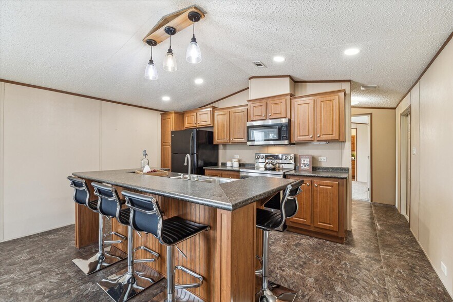 More Photos Of 3733 Rest Home Rd, Pearland Flex For Sale