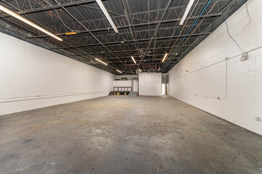 More Photos Of 2125-2143 N Church St, Burlington General Retail For Lease