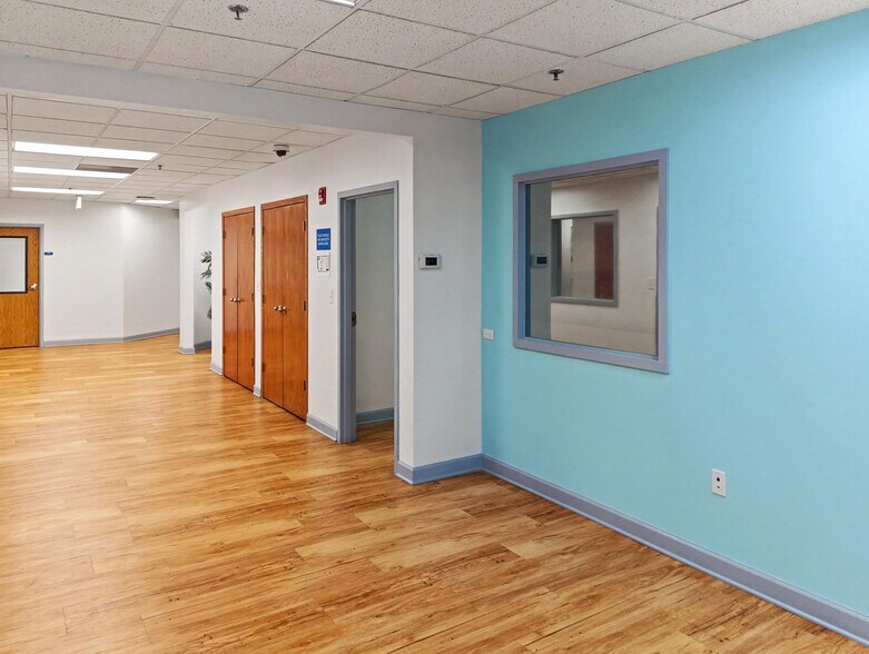 More Photos Of 1N131 County Farm Rd, Winfield Office For Sale