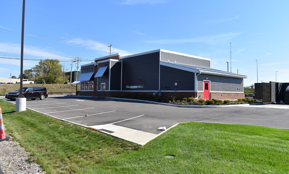 More Photos Of 4990 Fulton Dr NW, Canton Restaurant For Lease
