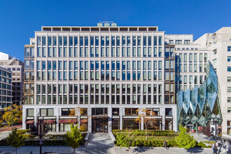 More Photos Of 900 16th St NW, Washington Office For Sale