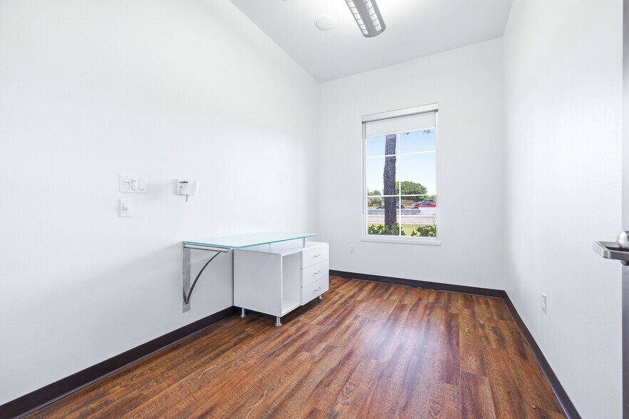 More Photos Of 12171 W Parmer Ln, Cedar Park Medical For Lease
