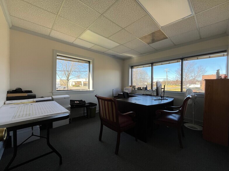 More Photos Of 340-342 Crompton St, Charlotte Light Manufacturing For Lease