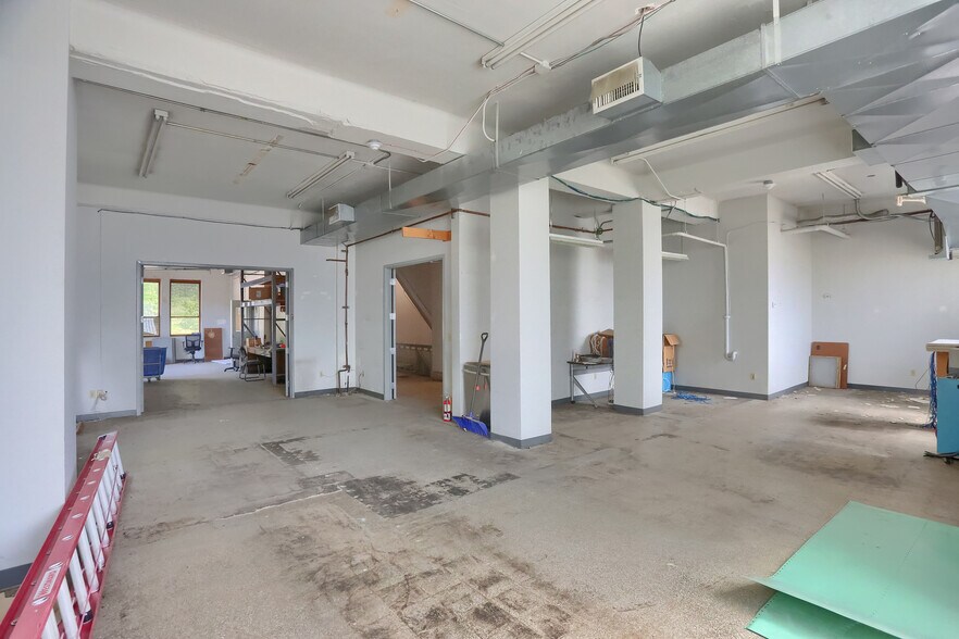 More Photos Of 664 Linden Ave, East Pittsburgh Flex For Sale