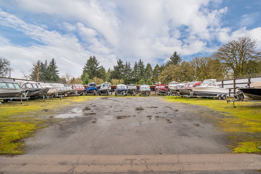 More Photos Of 1700 Highway 99 N, Eugene General Retail For Sale
