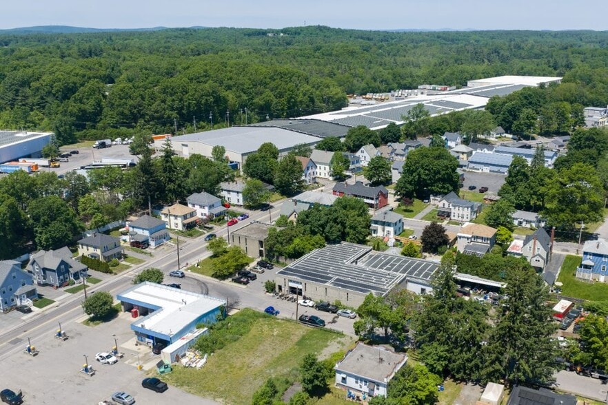 More Photos Of 919 Main St, Clinton Warehouse For Sale