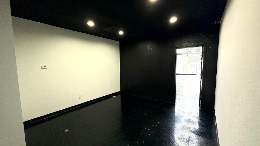 More Photos Of 713 W Southwest Loop 323, Tyler Unknown For Lease