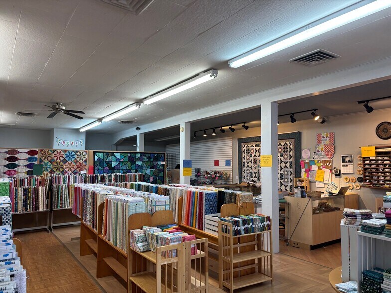 More Photos Of 1233 Main St, Philomath Storefront For Sale