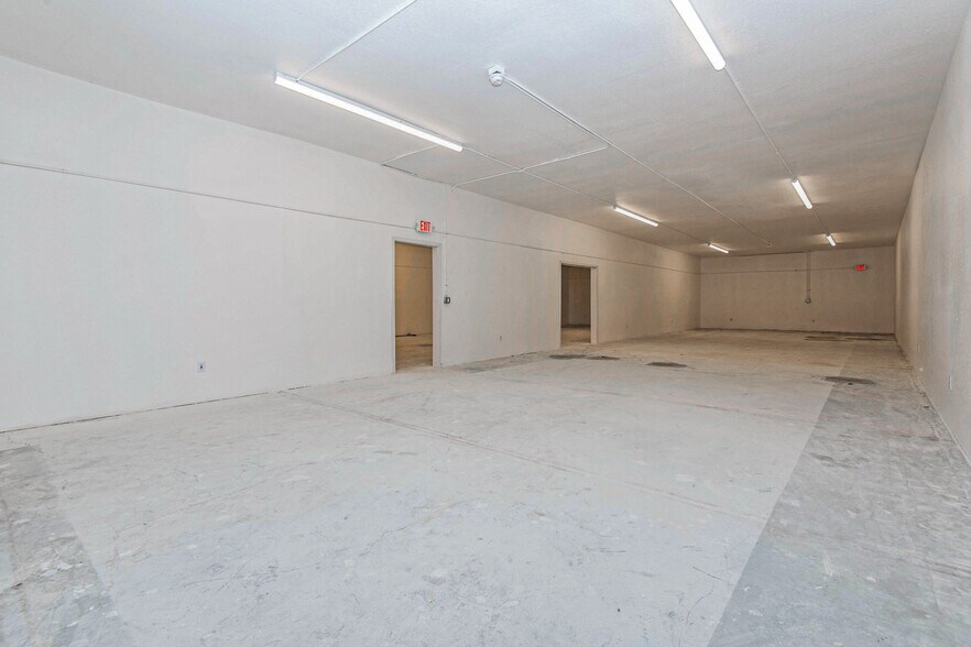More Photos Of 5557 Cahuenga Blvd, North Hollywood Storefront For Lease