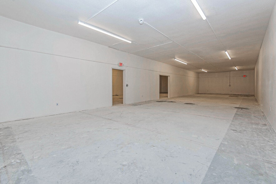 More Photos Of 5557 Cahuenga Blvd, North Hollywood General Retail For Sale