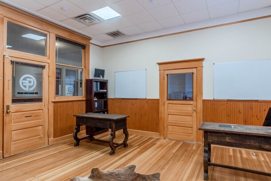 More Photos Of 131 E Exchange Ave, Fort Worth Office Residential For Lease