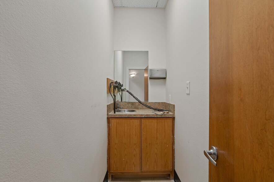 More Photos Of 3605 Interstate 30, Mesquite Medical For Lease