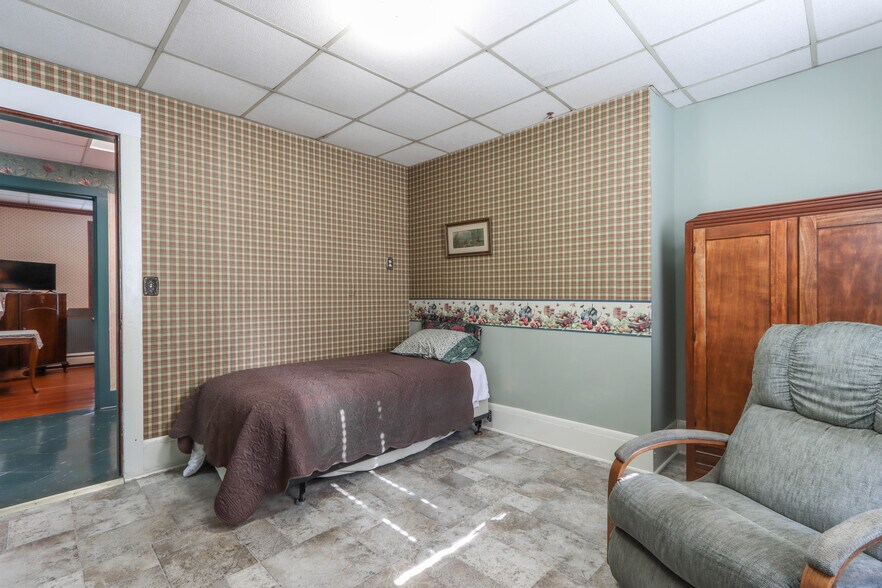 More Photos Of 109 W Lake St, Waupaca Healthcare For Sale