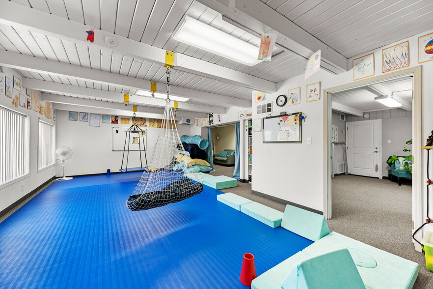 More Photos Of 2741 Franklin Blvd, Sacramento Storefront Retail Office For Sale