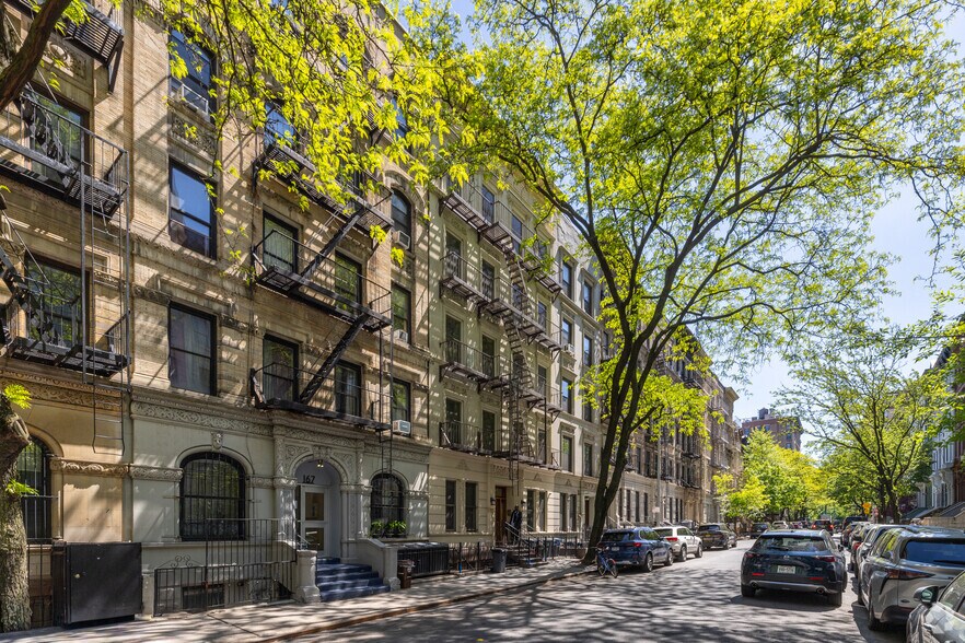 Primary Photo Of 165 W 80th St, New York Apartments For Lease