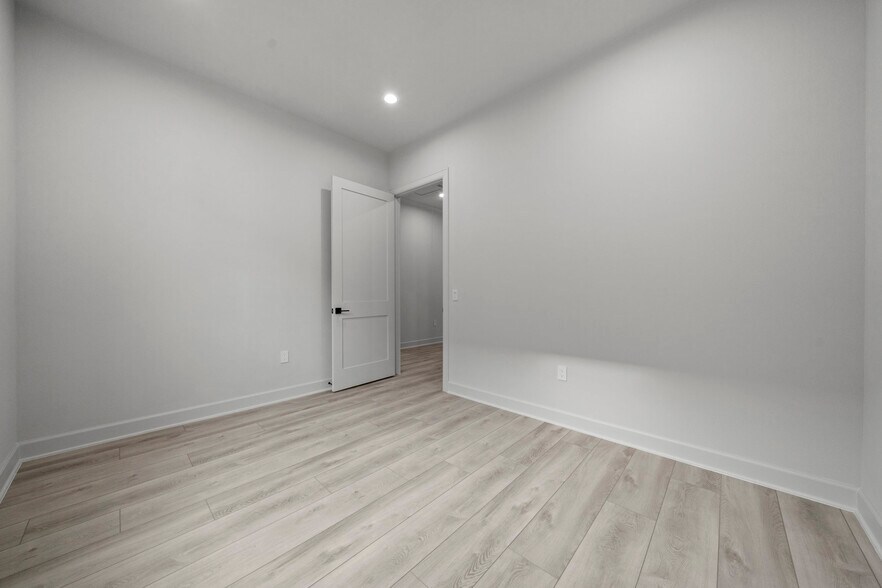 More Photos Of 1325 Main St, Katy Medical For Lease