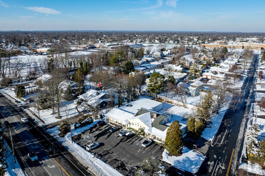 More Photos Of 631 Montauk Hwy, West Islip Medical For Lease