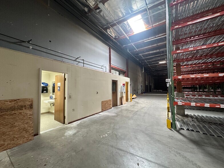 More Photos Of 1201 N 96th St, Seattle Warehouse For Lease