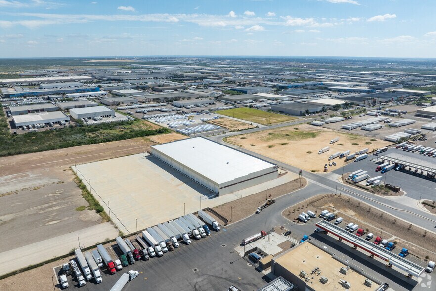More Photos Of 172 Interamerica Blvd, Laredo Warehouse For Lease