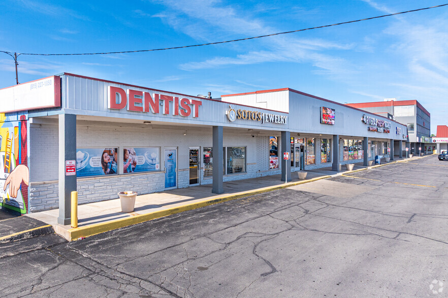 More Photos Of 3600 E State St, Rockford Storefront For Sale