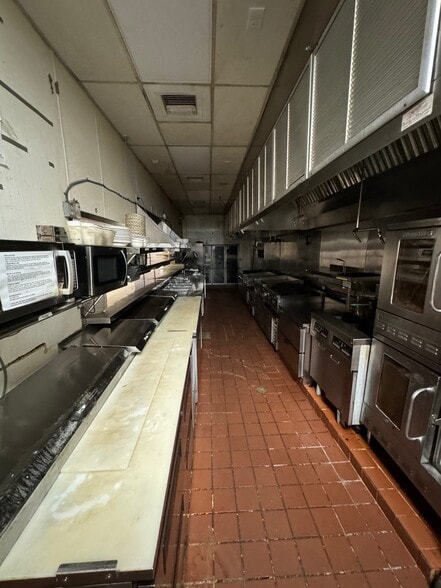 More Photos Of 914 Mall Loop Rd, High Point Restaurant For Sale