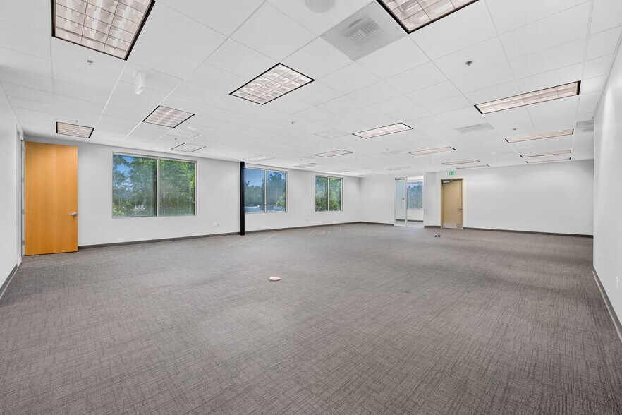 More Photos Of 2036 Corte Del Nogal, Carlsbad Office For Sale