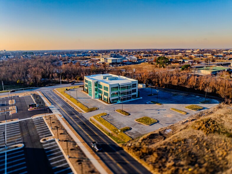 More Photos Of 2700 SE S St, Bentonville Office For Lease