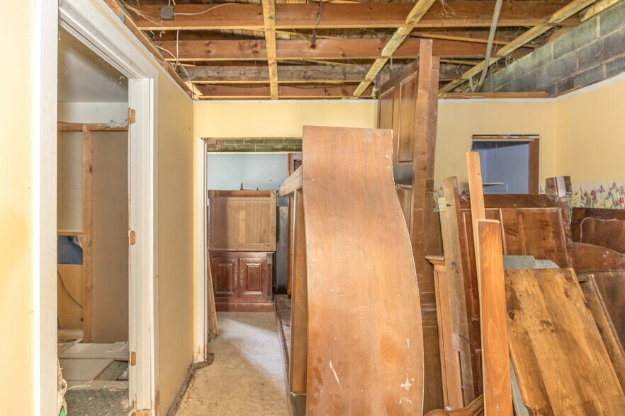 More Photos Of 1340 W Main St, Wytheville Loft Creative Space For Sale